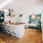 شقة Cozy With Private Terrace
