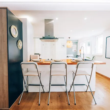 아파트 Cozy With Private Terrace