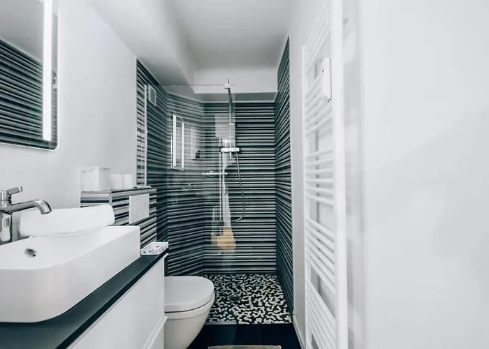 Cozy With Private Terrace Apartamento *