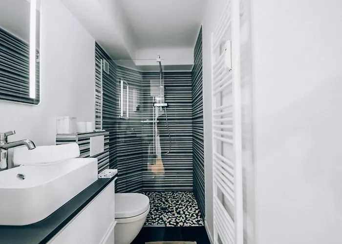 Cozy With Private Terrace Apartment *