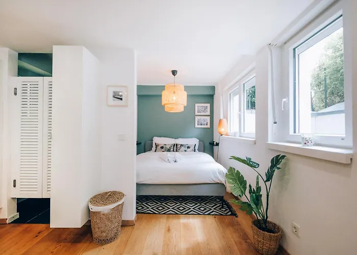 Cozy With Private Terrace Apartment *